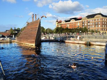 Kopenhagen, klimaatbestendige stad: Islands Brygge Havnebadet, het openlucht havenzwembad