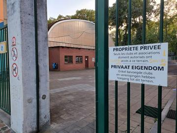 Het Vander Puttenstadion, naast het park aan de Ninoofsepoort, waar een tent gedurende tenminste vijf jaar dienst moet doen als thuishaven voor de sportverenigingen die voorheen in het Zuidpalais trainden en speelden